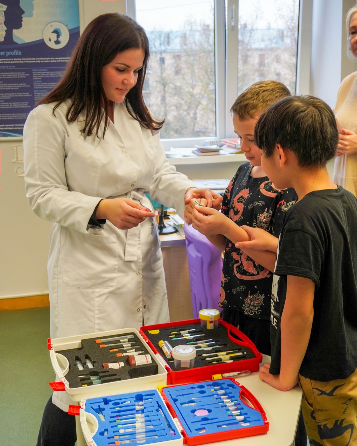 Exploring Community Helpers: Meet the Lab Doctor!
